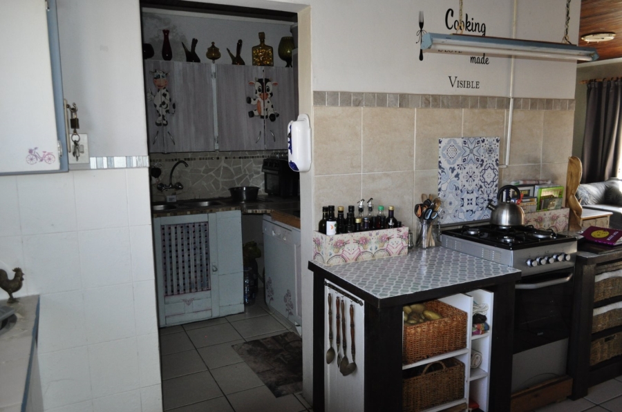 6 Bedroom Property for Sale in Wavecrest Eastern Cape